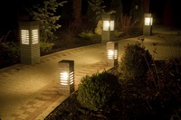 kamienne lampy ogrodowe